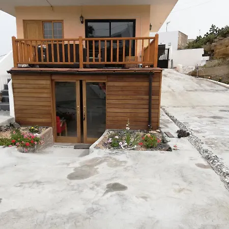 Half Wooden Rural Apartment Fasnia