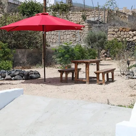 Half Wooden Rural Apartment Fasnia